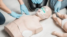 Cómo_funciona_un_desfibrilador_externo_automático_