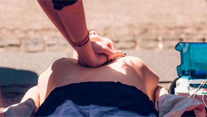 defibrillator-cpr-practice